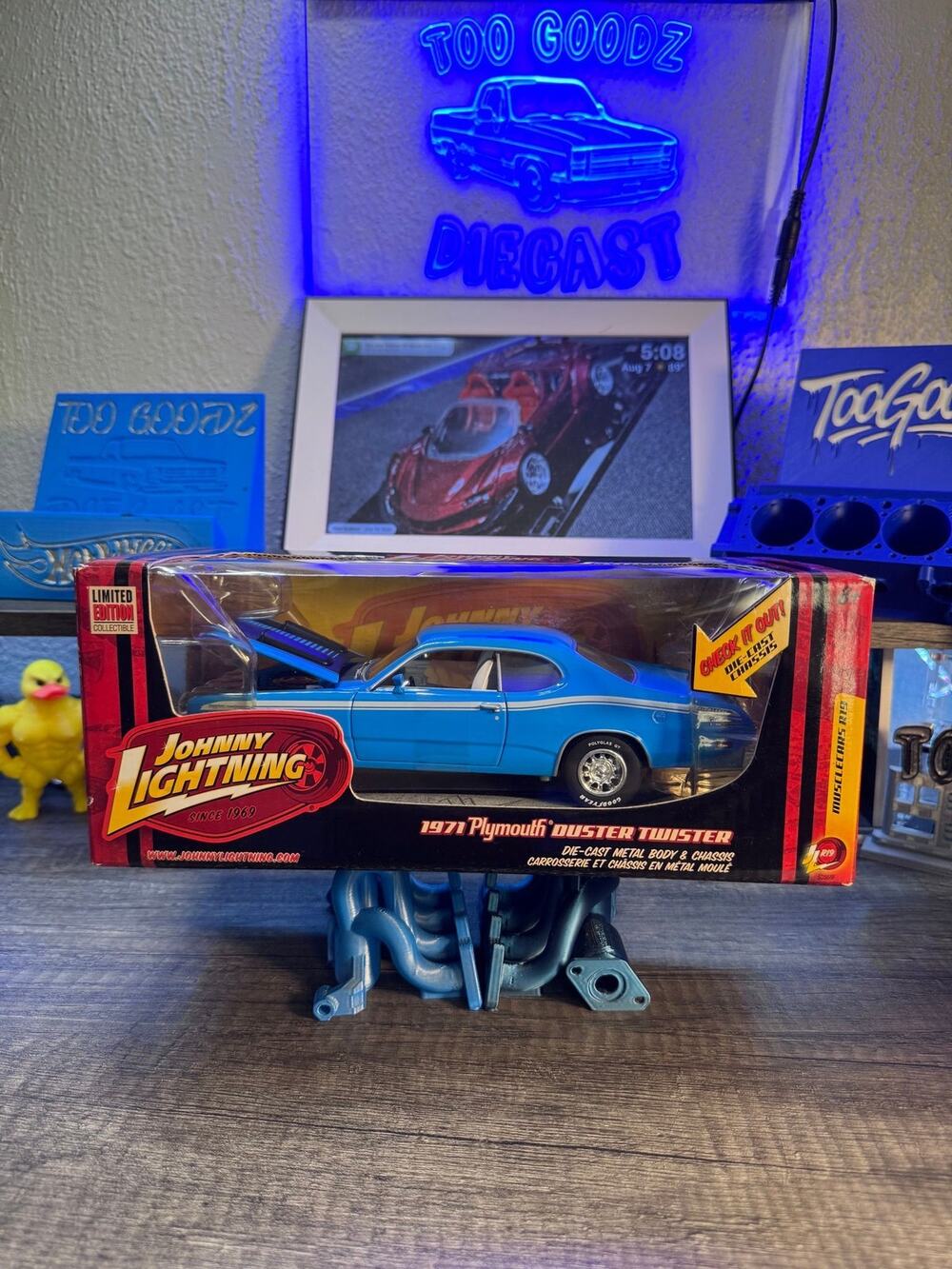 Johnny Lightning 1/24 muscle car R19 1971 Plymouth Duster Twister